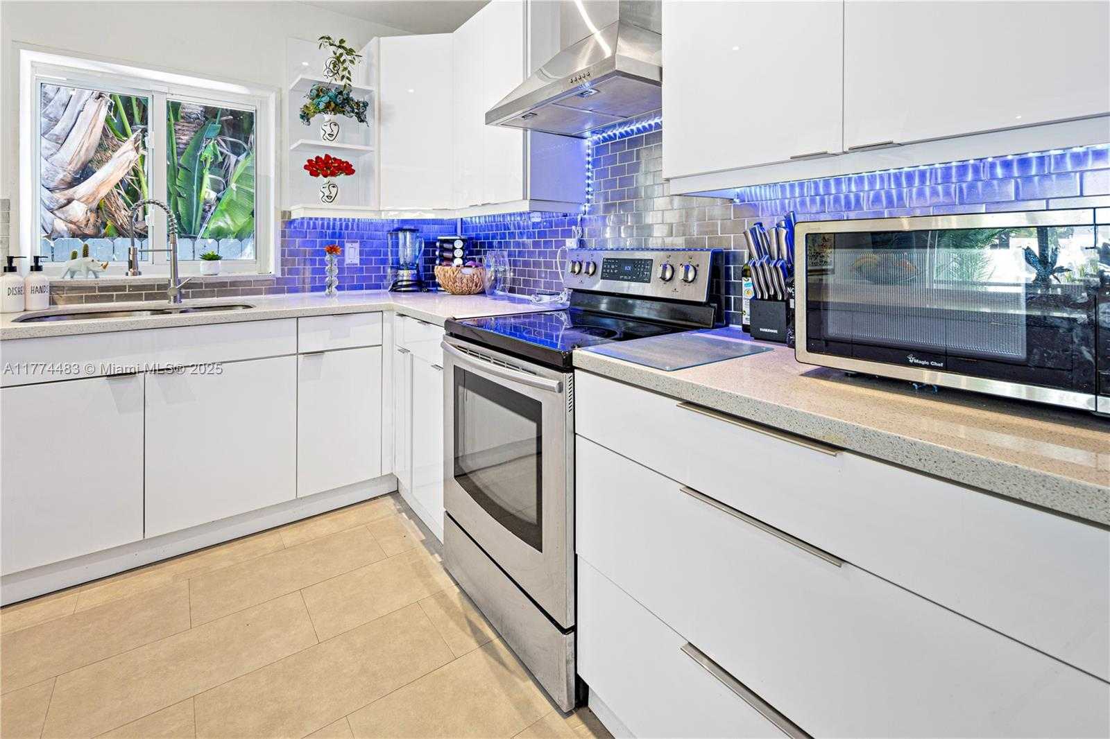 Small Image of 1460 MARSEILLE DR, Miami Beach Number 20