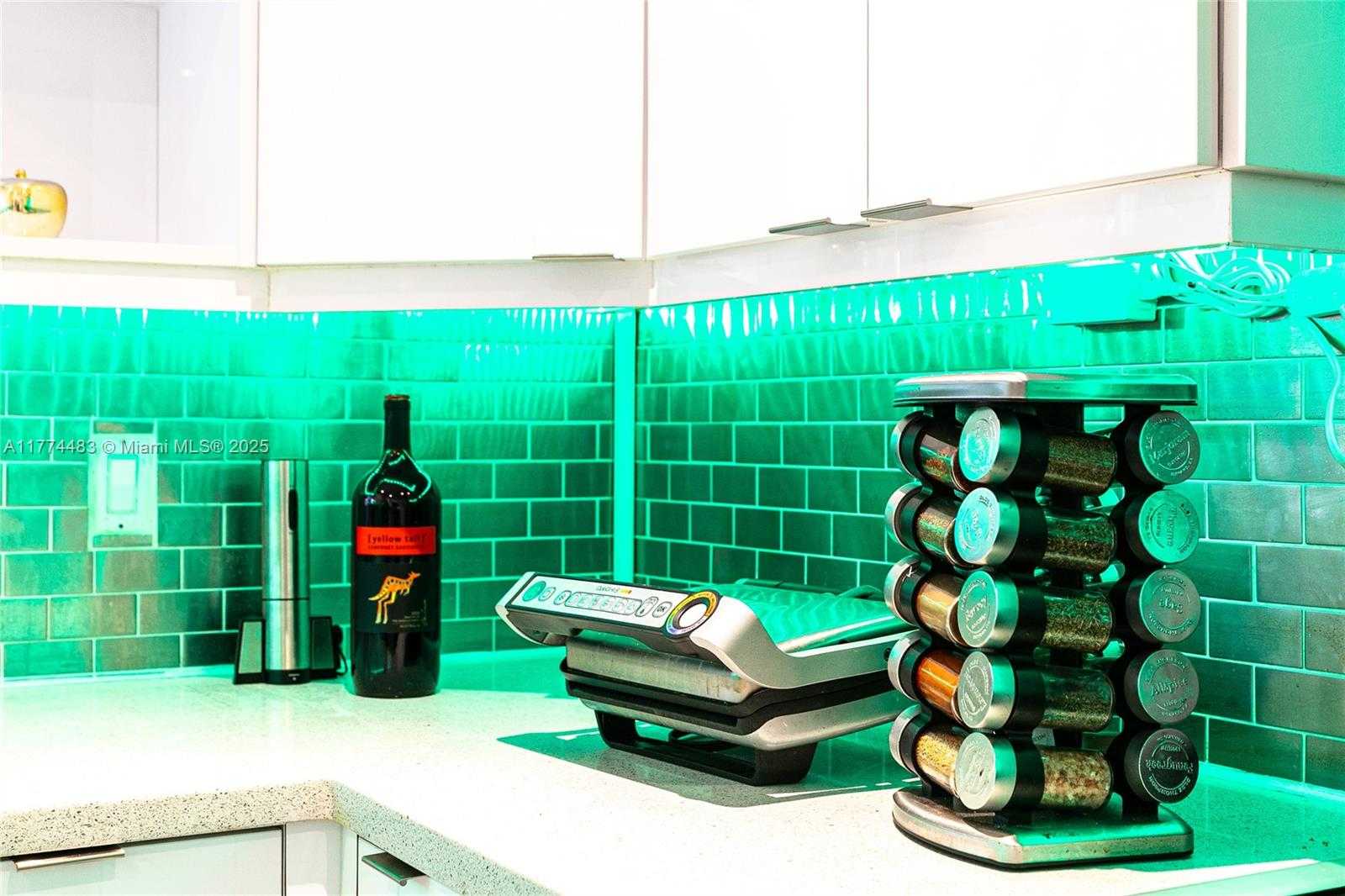 Small Image of 1460 MARSEILLE DR, Miami Beach Number 21