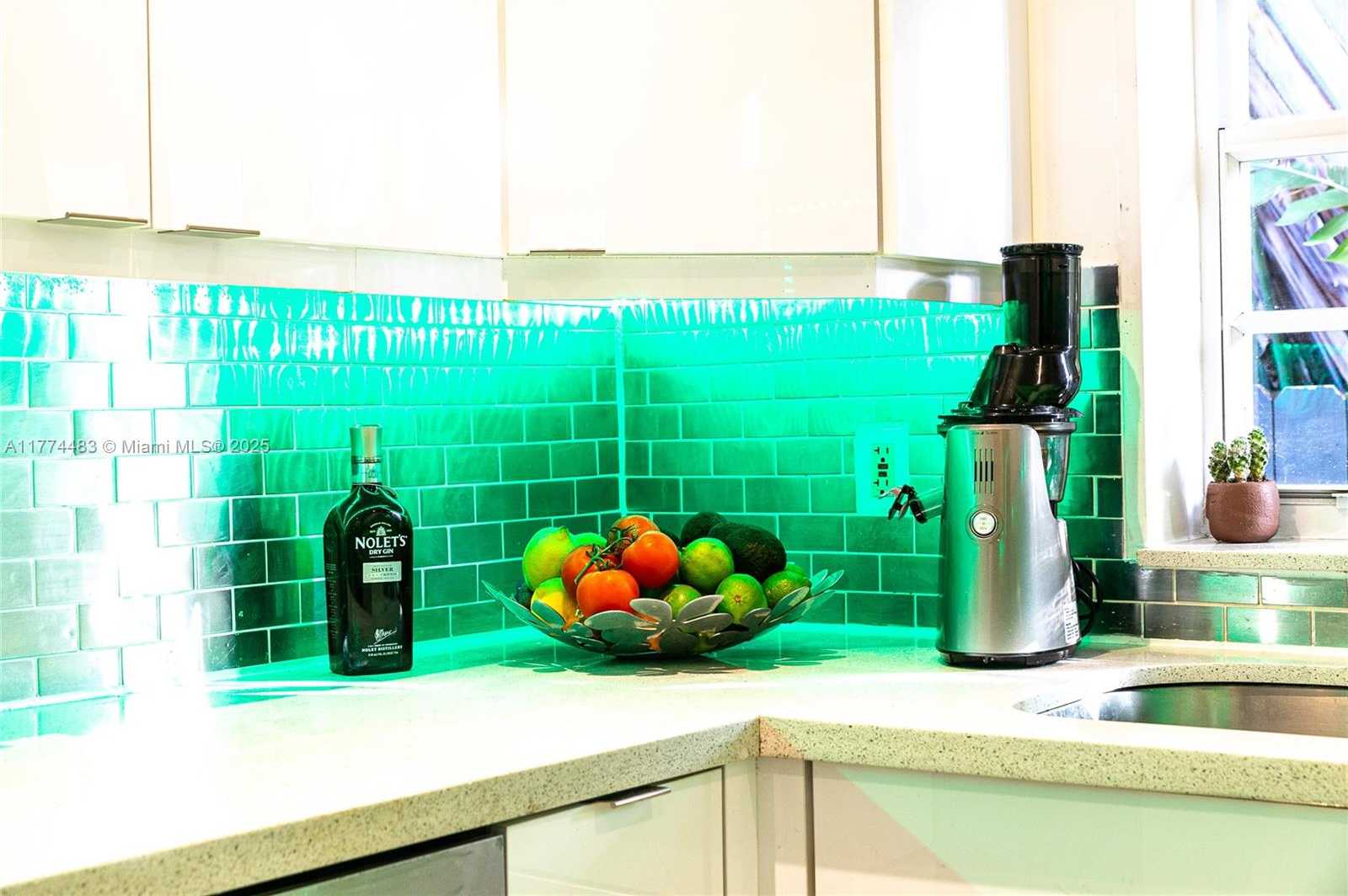 Small Image of 1460 MARSEILLE DR, Miami Beach Number 25