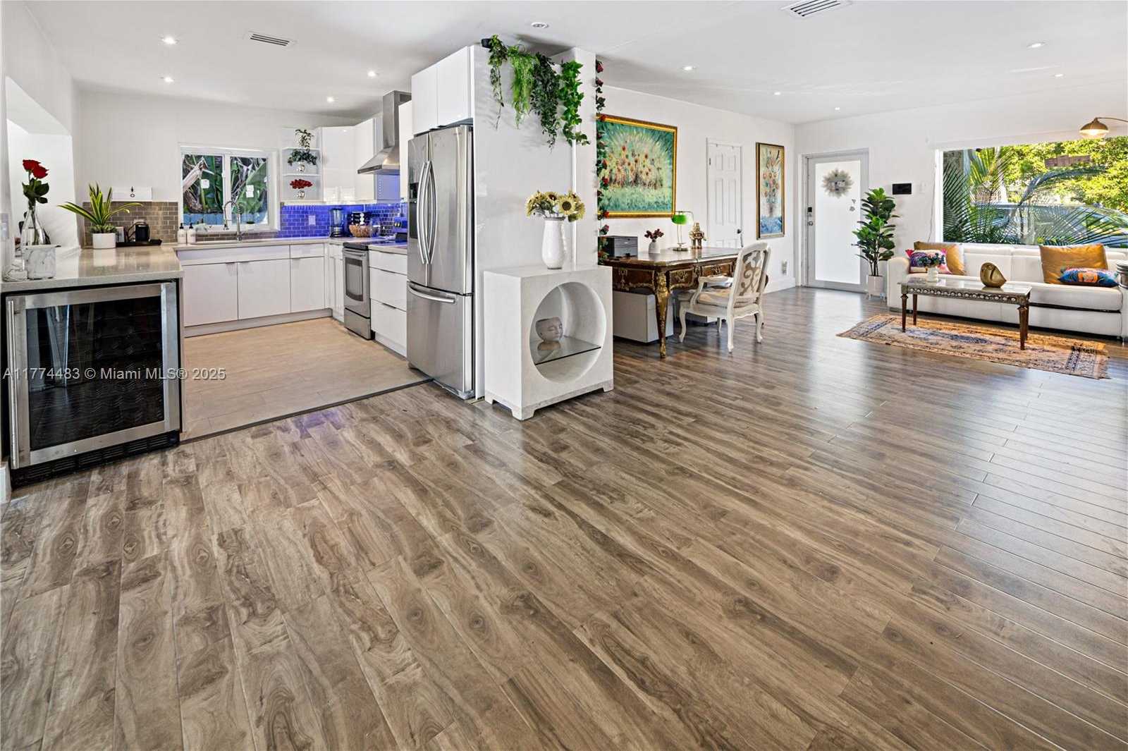 Small Image of 1460 MARSEILLE DR, Miami Beach Number 26