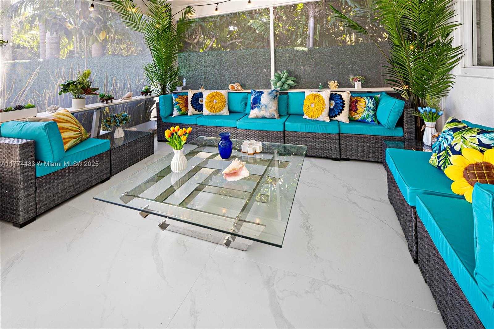 Small Image of 1460 MARSEILLE DR, Miami Beach Number 31