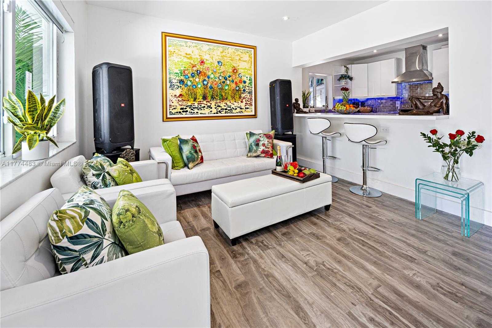 Small Image of 1460 MARSEILLE DR, Miami Beach Number 35