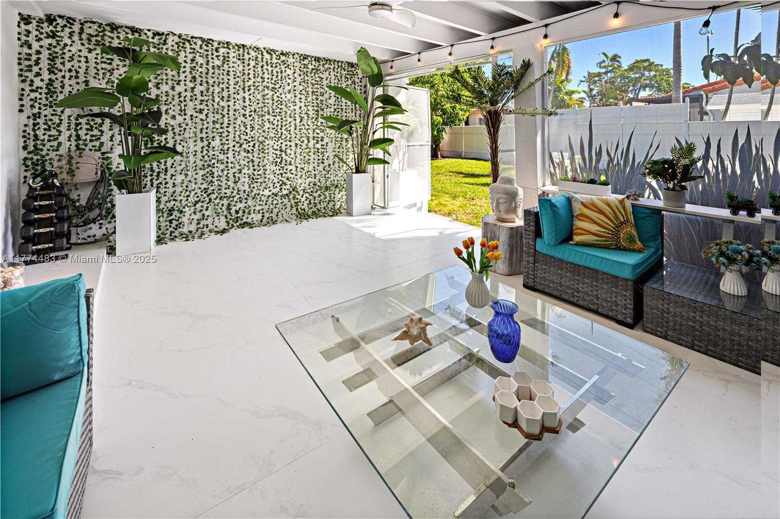 Small Image of 1460 MARSEILLE DR, Miami Beach Number 4