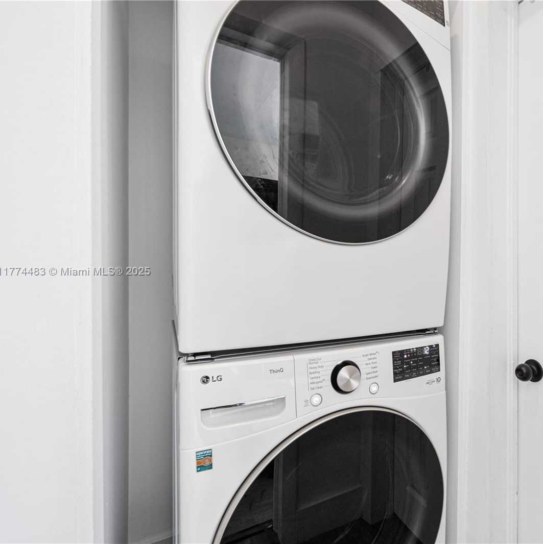 Small Image of 1460 MARSEILLE DR, Miami Beach Number 47