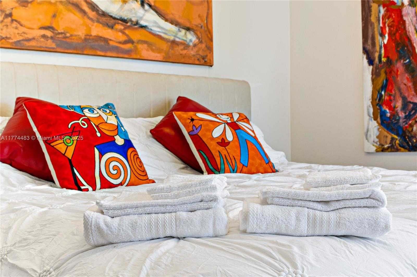 Small Image of 1460 MARSEILLE DR, Miami Beach Number 49