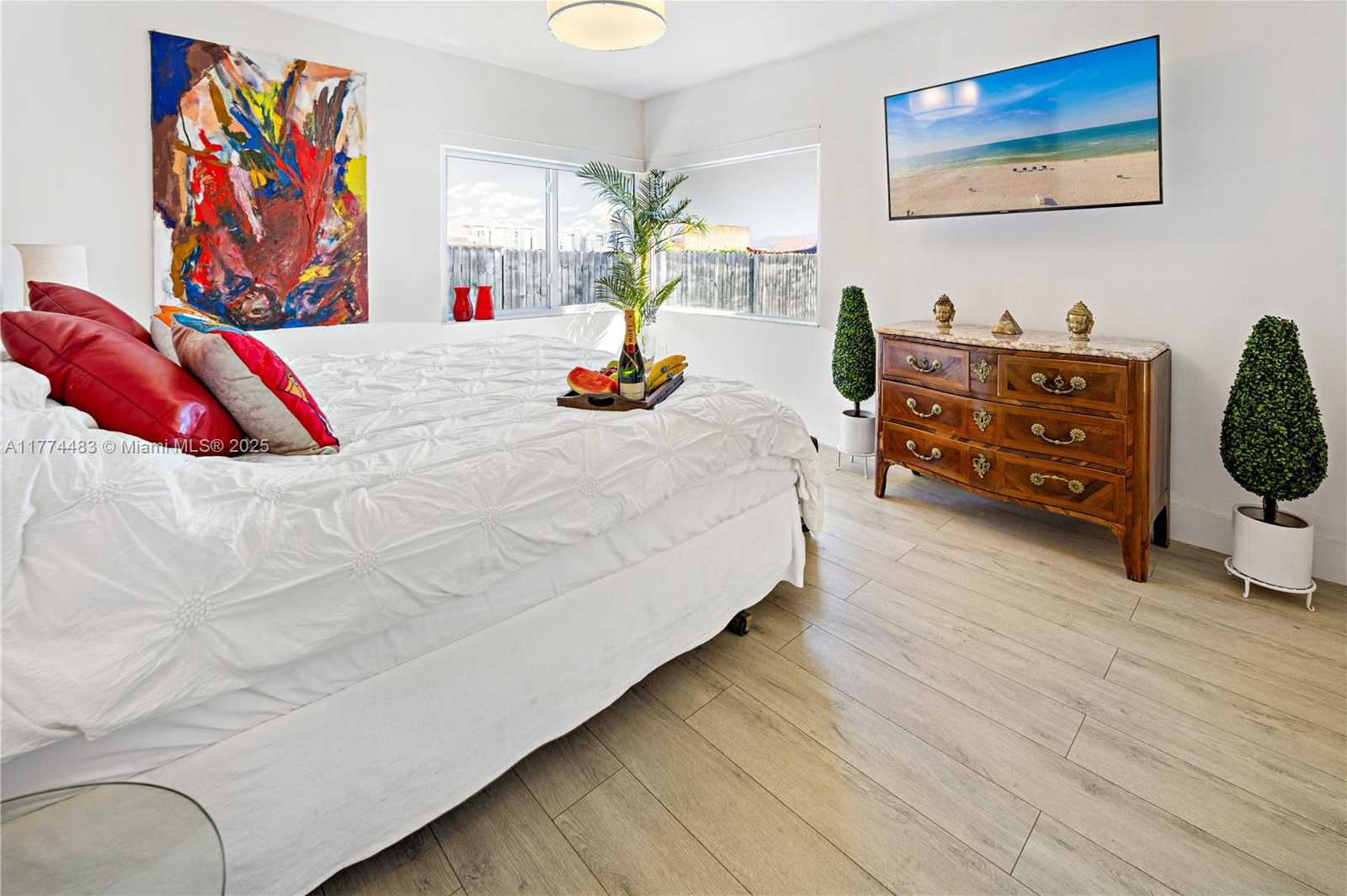 Small Image of 1460 MARSEILLE DR, Miami Beach Number 50