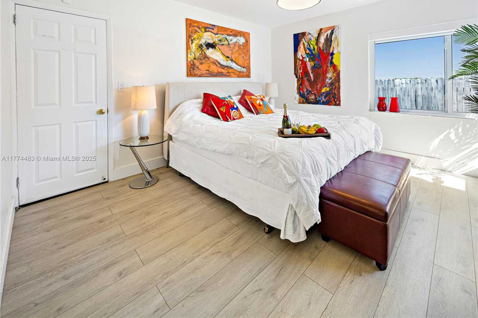 Small Image of 1460 MARSEILLE DR, Miami Beach Number 51