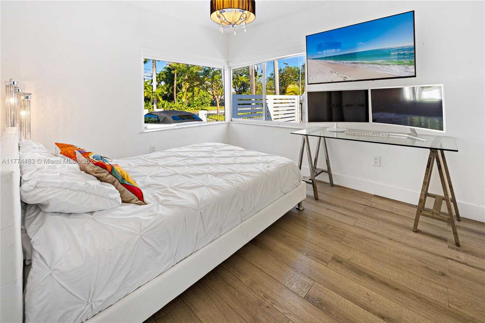 Small Image of 1460 MARSEILLE DR, Miami Beach Number 56