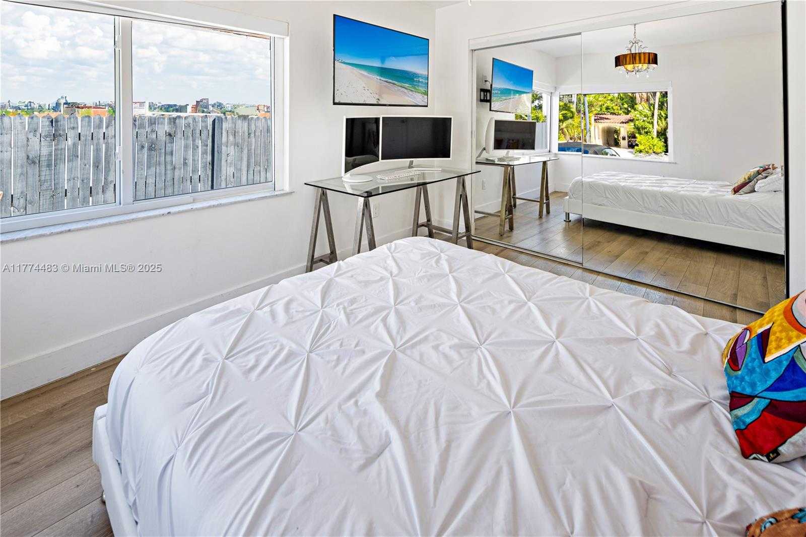 Small Image of 1460 MARSEILLE DR, Miami Beach Number 57