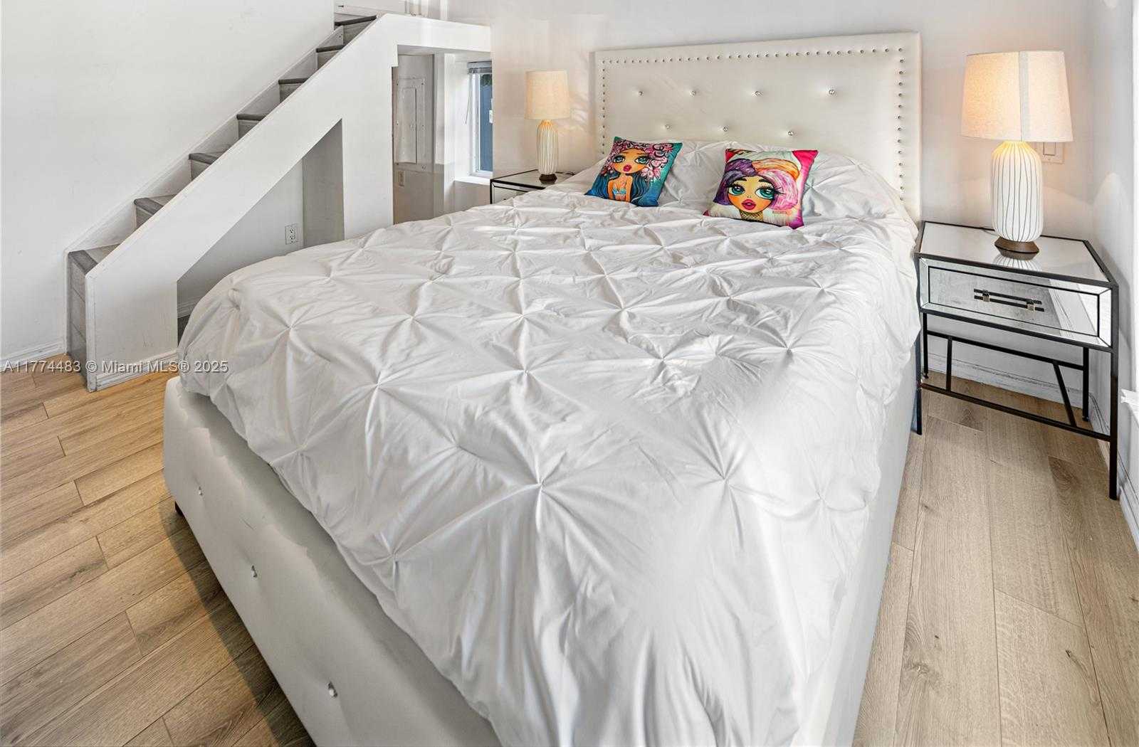 Small Image of 1460 MARSEILLE DR, Miami Beach Number 60