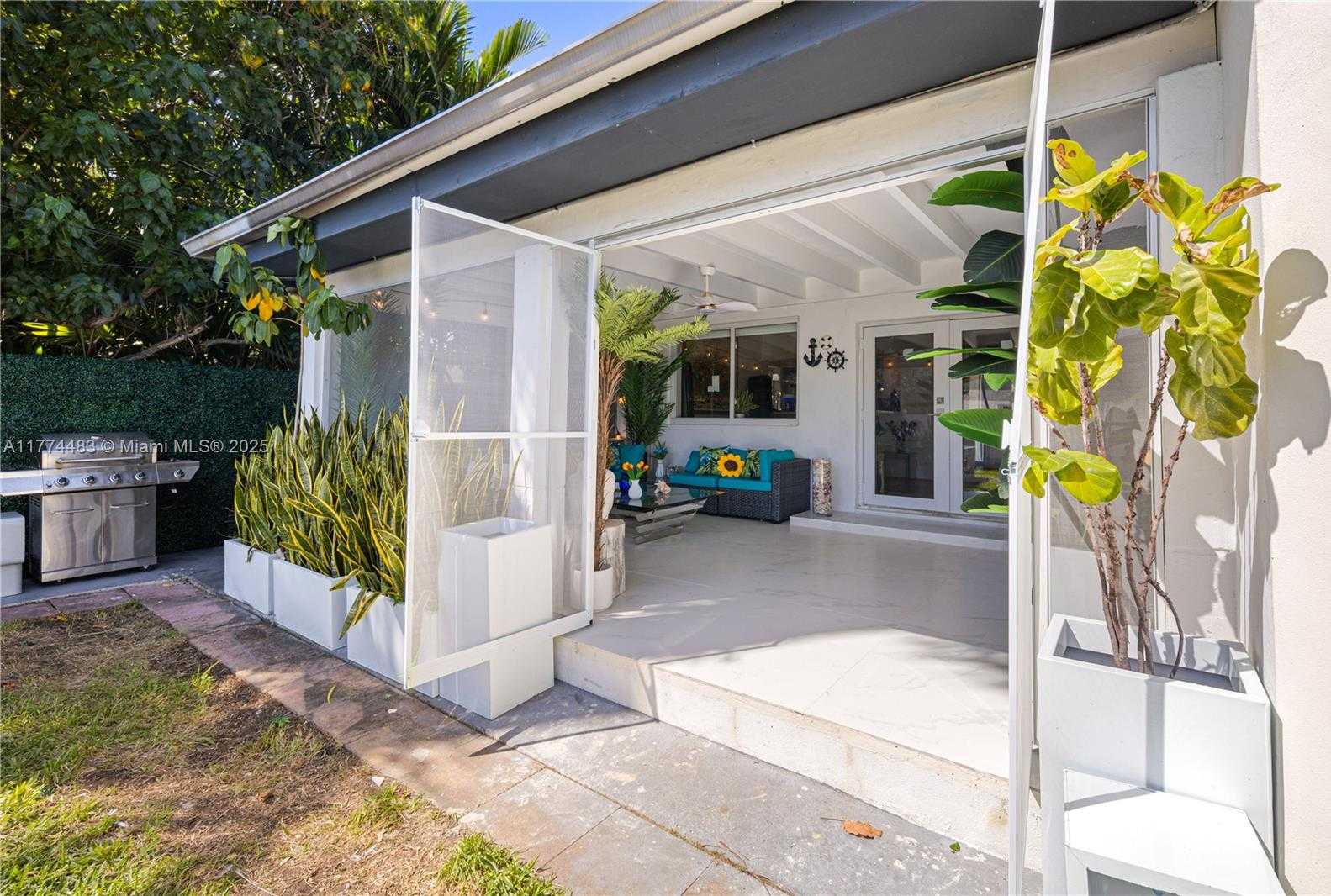 Small Image of 1460 MARSEILLE DR, Miami Beach Number 66