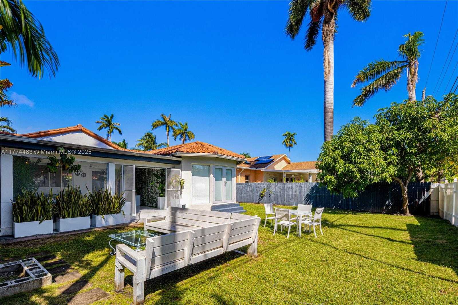 Small Image of 1460 MARSEILLE DR, Miami Beach Number 68