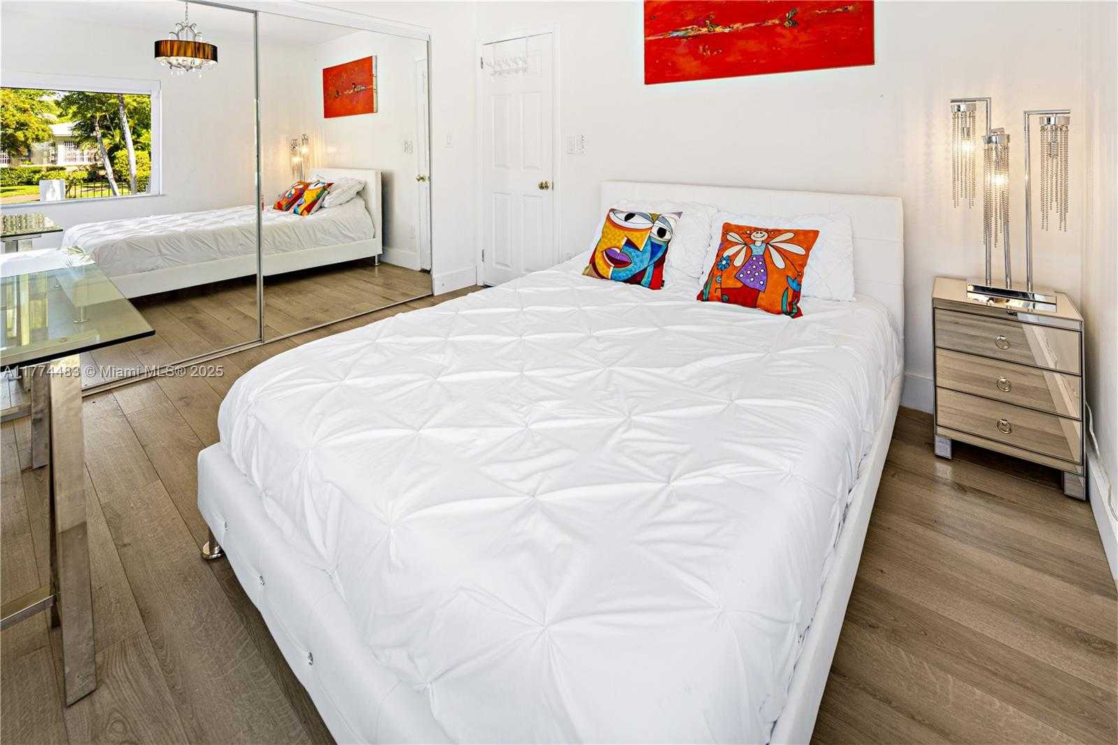 Small Image of 1460 MARSEILLE DR, Miami Beach Number 8