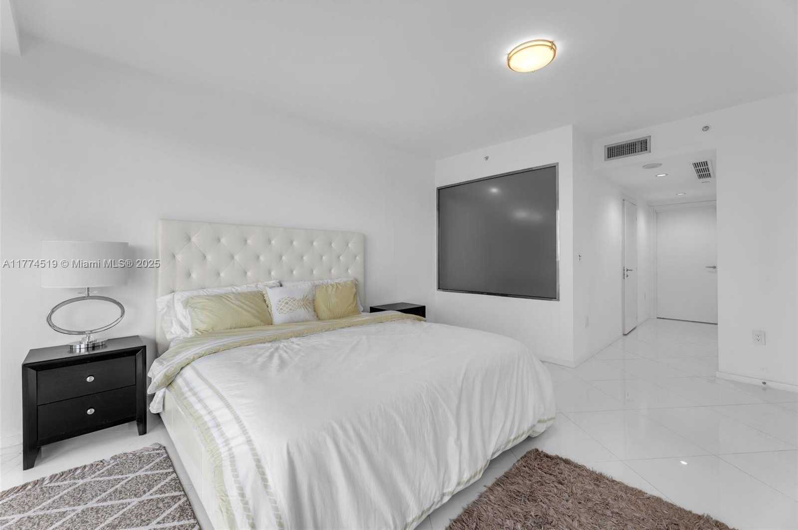 Small Image of 200 BISCAYNE BOULEVARD WAY #3908, Miami Number 10
