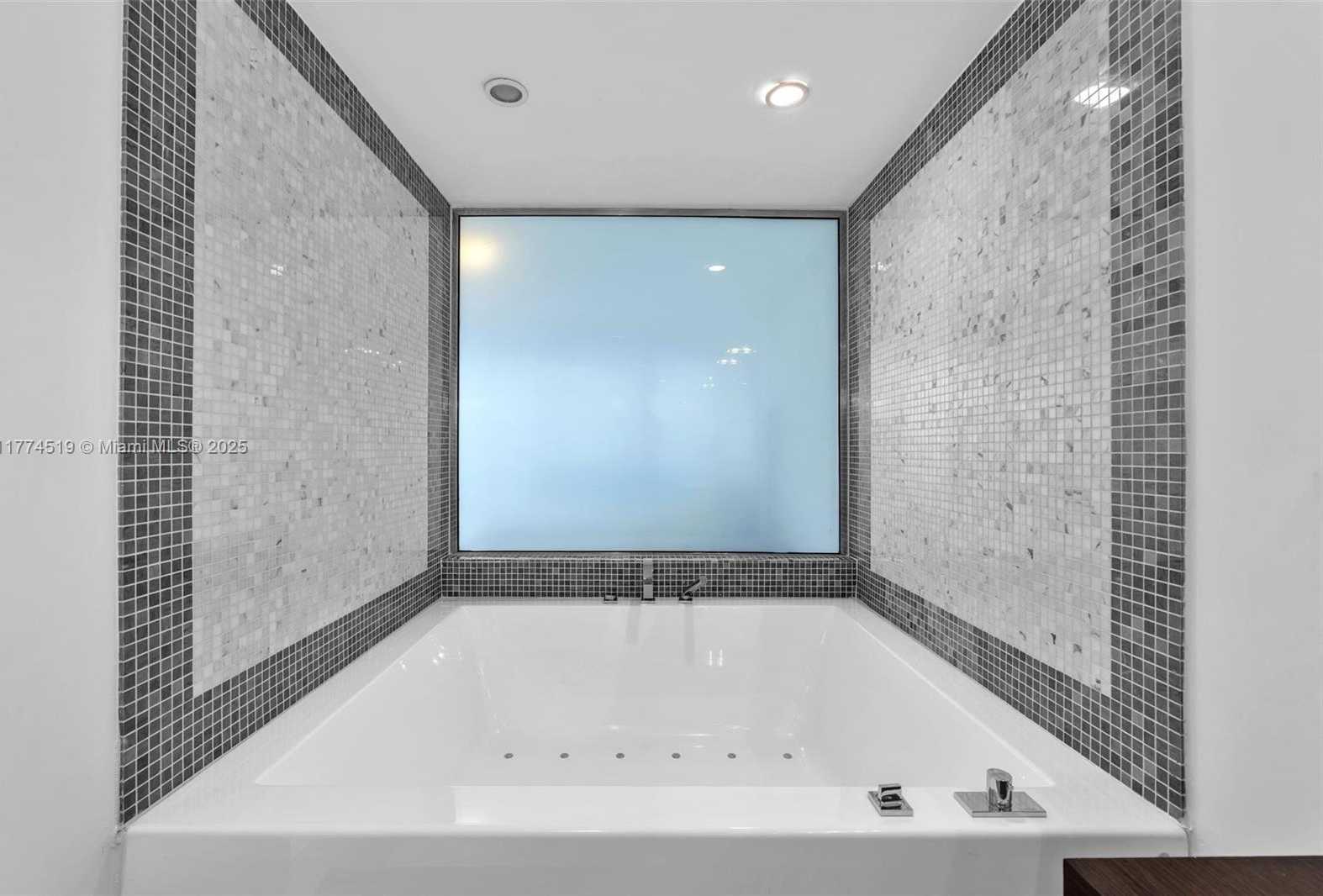 Small Image of 200 BISCAYNE BOULEVARD WAY #3908, Miami Number 12