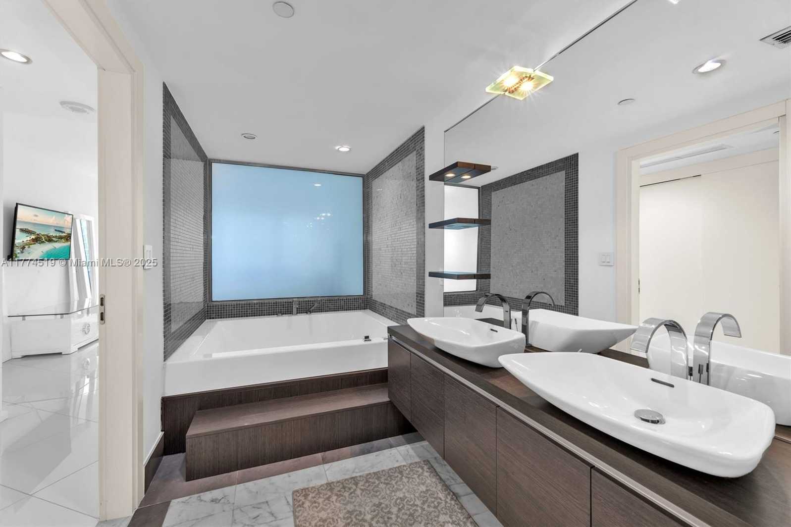 Small Image of 200 BISCAYNE BOULEVARD WAY #3908, Miami Number 13