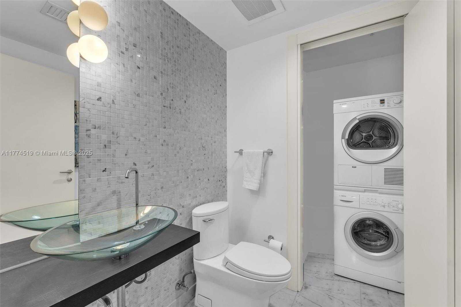 Small Image of 200 BISCAYNE BOULEVARD WAY #3908, Miami Number 16