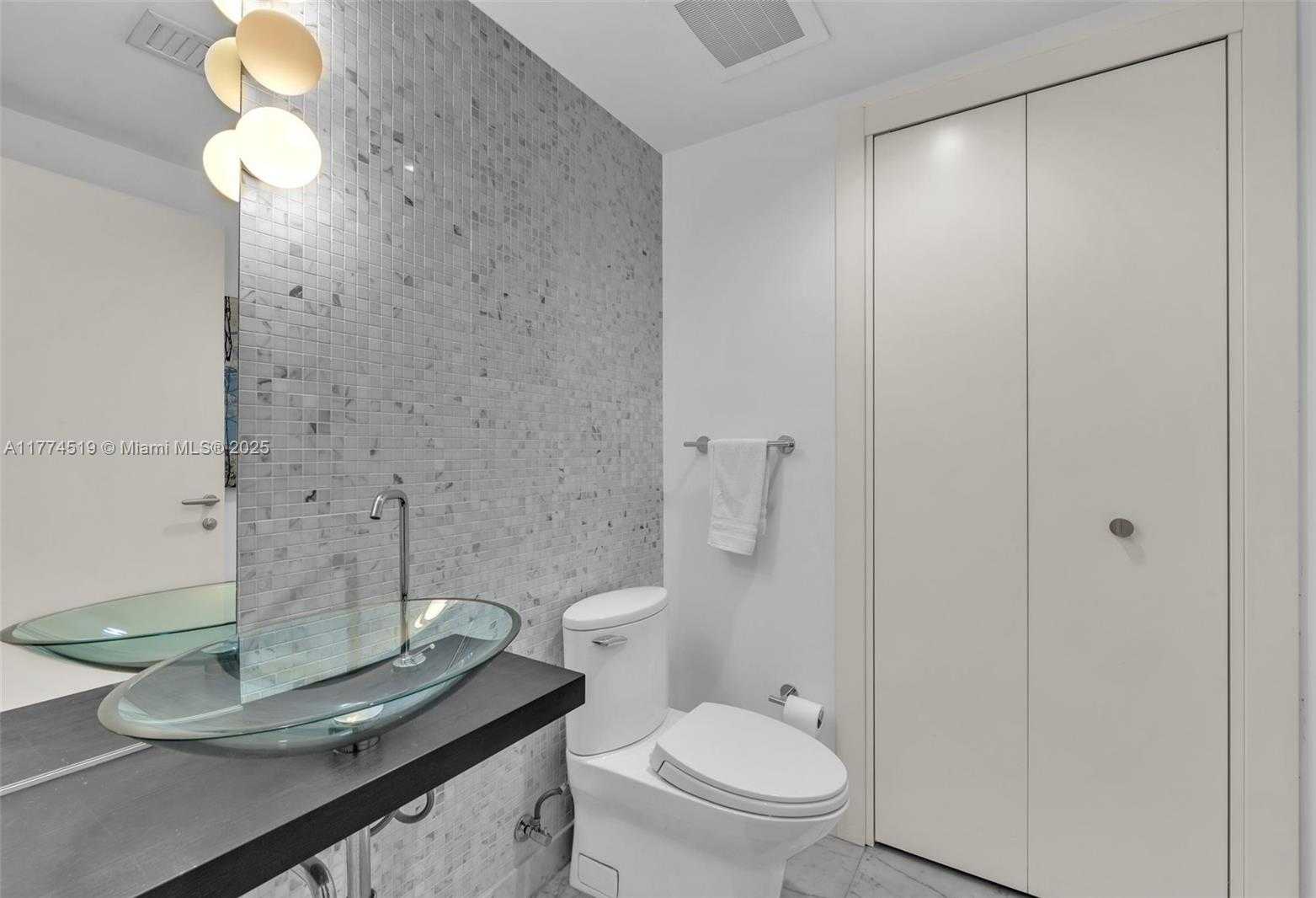 Small Image of 200 BISCAYNE BOULEVARD WAY #3908, Miami Number 17