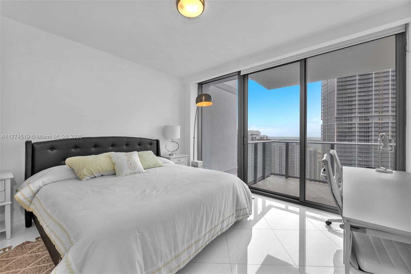 Small Image of 200 BISCAYNE BOULEVARD WAY #3908, Miami Number 18