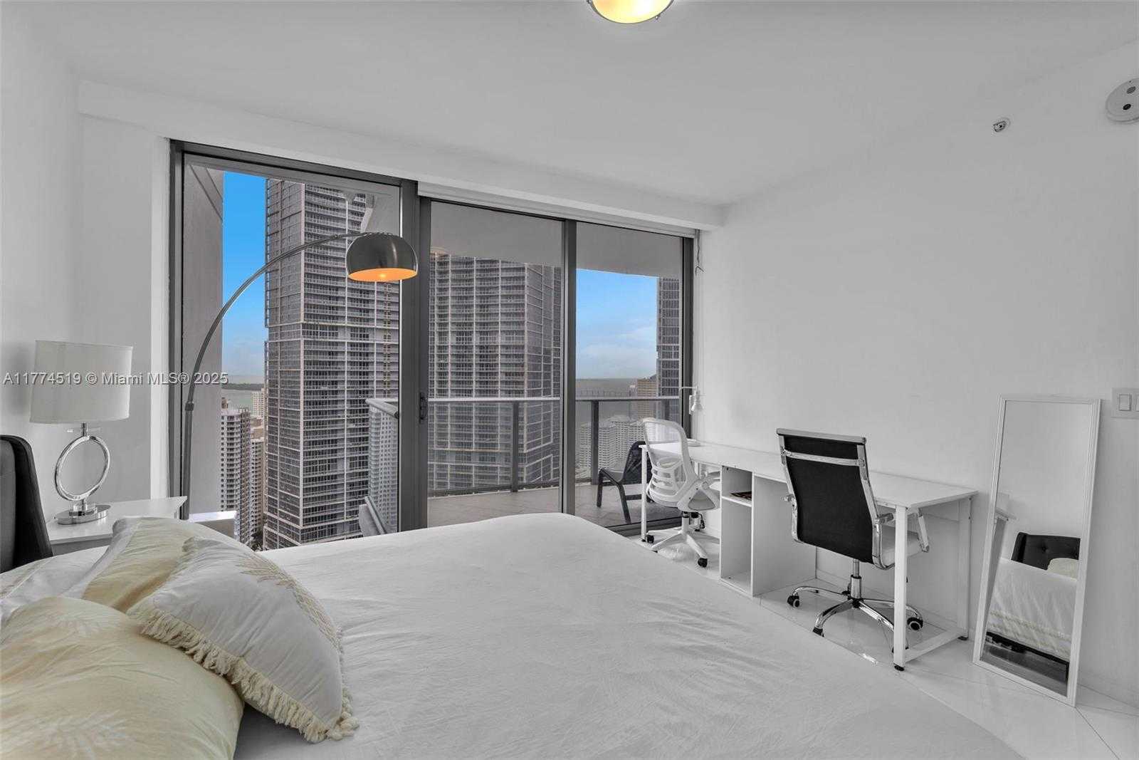 Small Image of 200 BISCAYNE BOULEVARD WAY #3908, Miami Number 19
