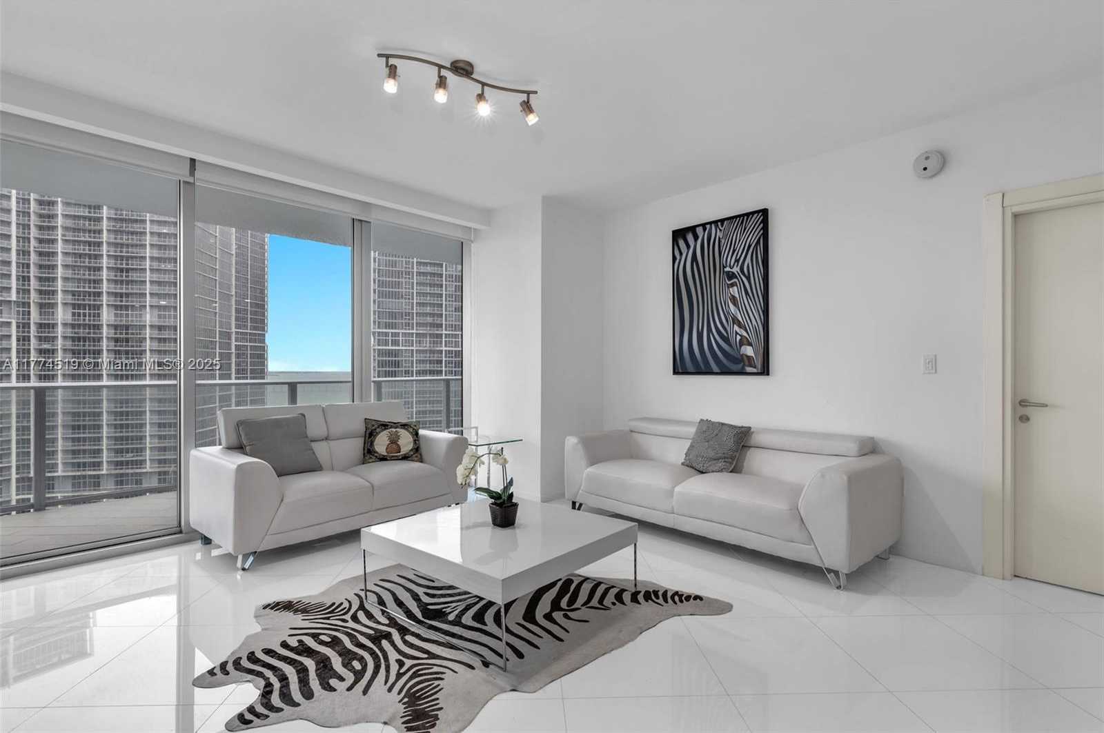Small Image of 200 BISCAYNE BOULEVARD WAY #3908, Miami Number 2