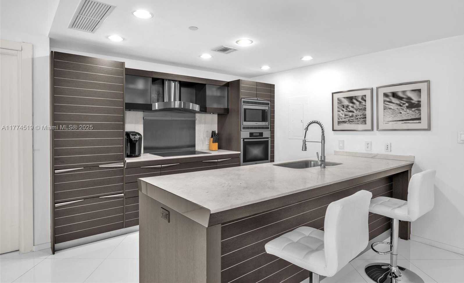 Small Image of 200 BISCAYNE BOULEVARD WAY #3908, Miami Number 3