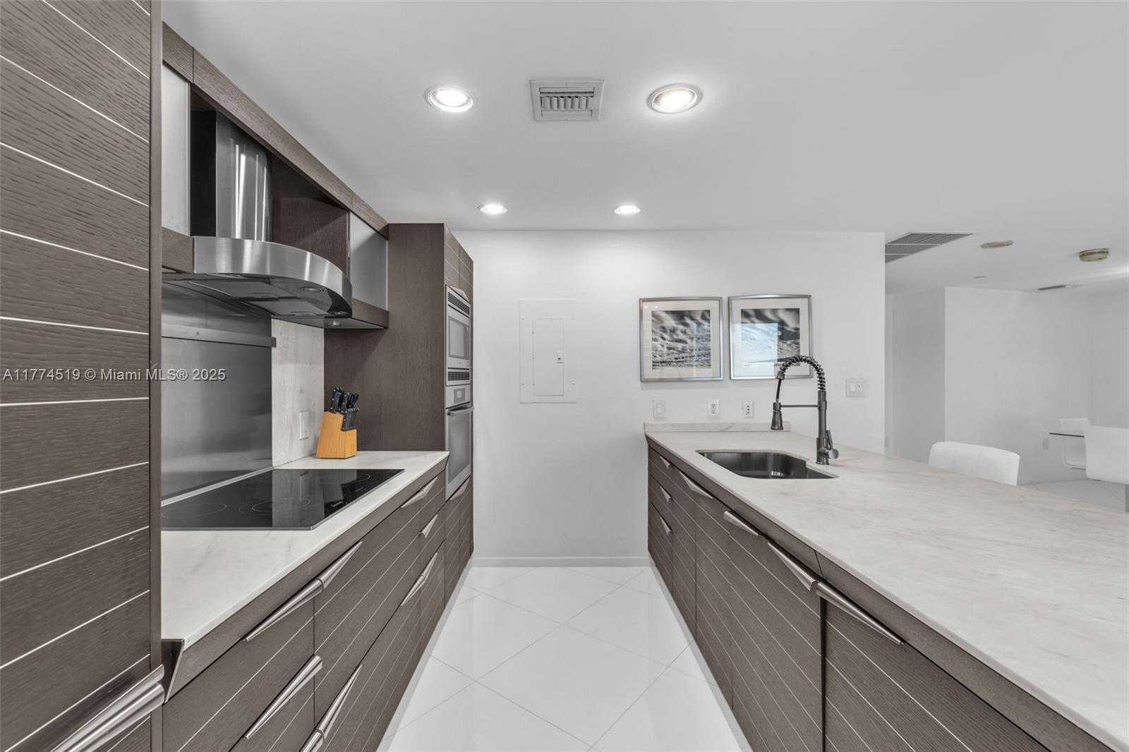 Small Image of 200 BISCAYNE BOULEVARD WAY #3908, Miami Number 7