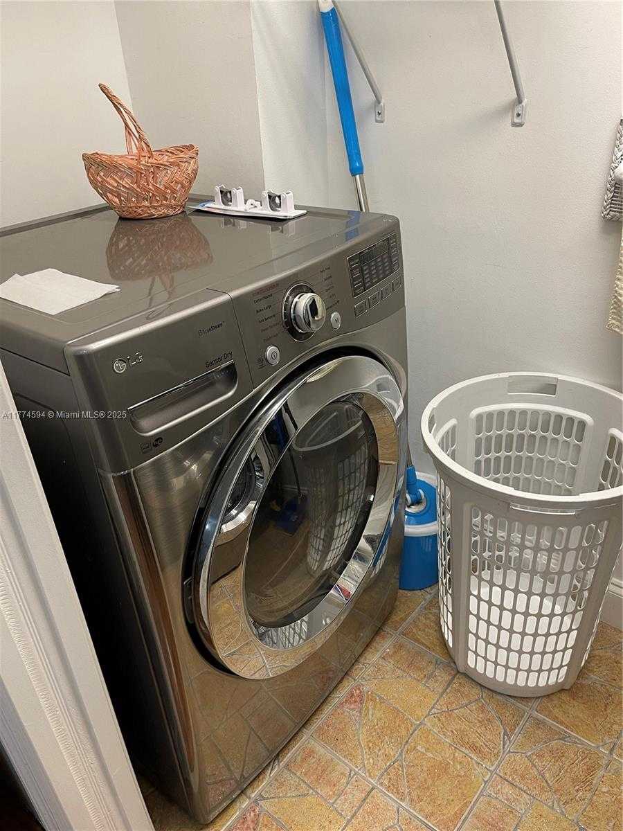 Small Image of 6917 COLLINS AVE #1008, Miami Beach Number 14