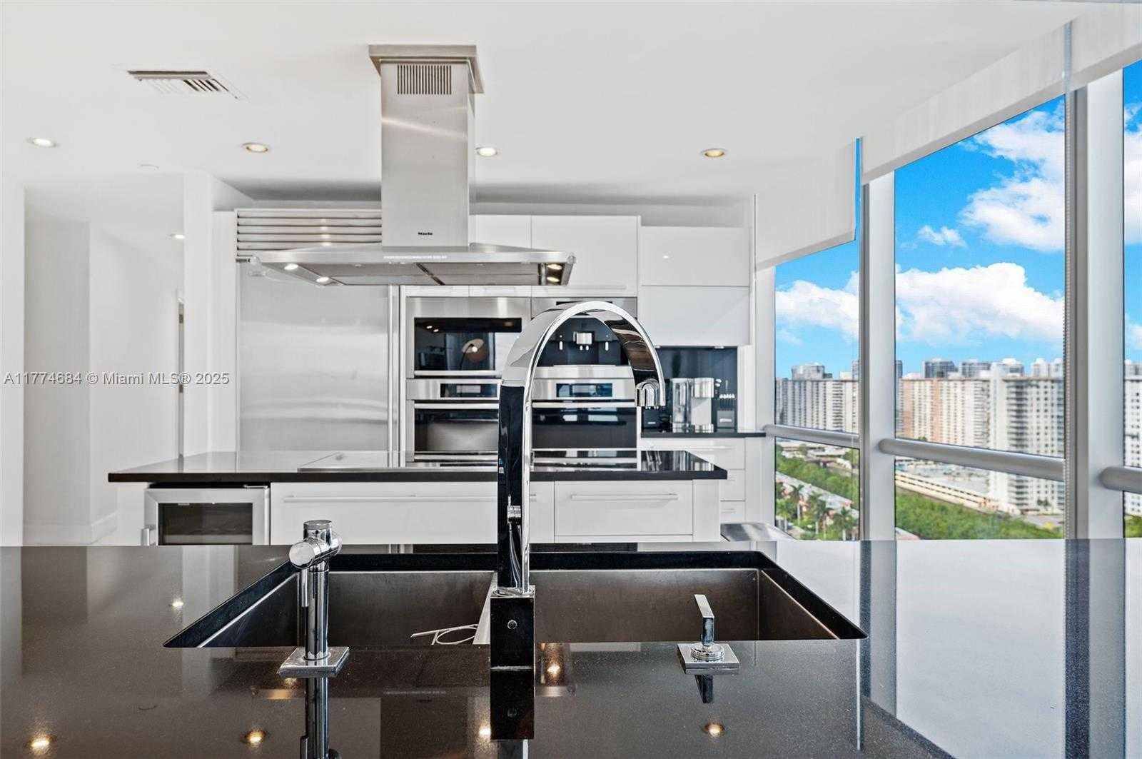 Small Image of 17121 COLLINS AVE #2108, Sunny Isles Beach Number 4