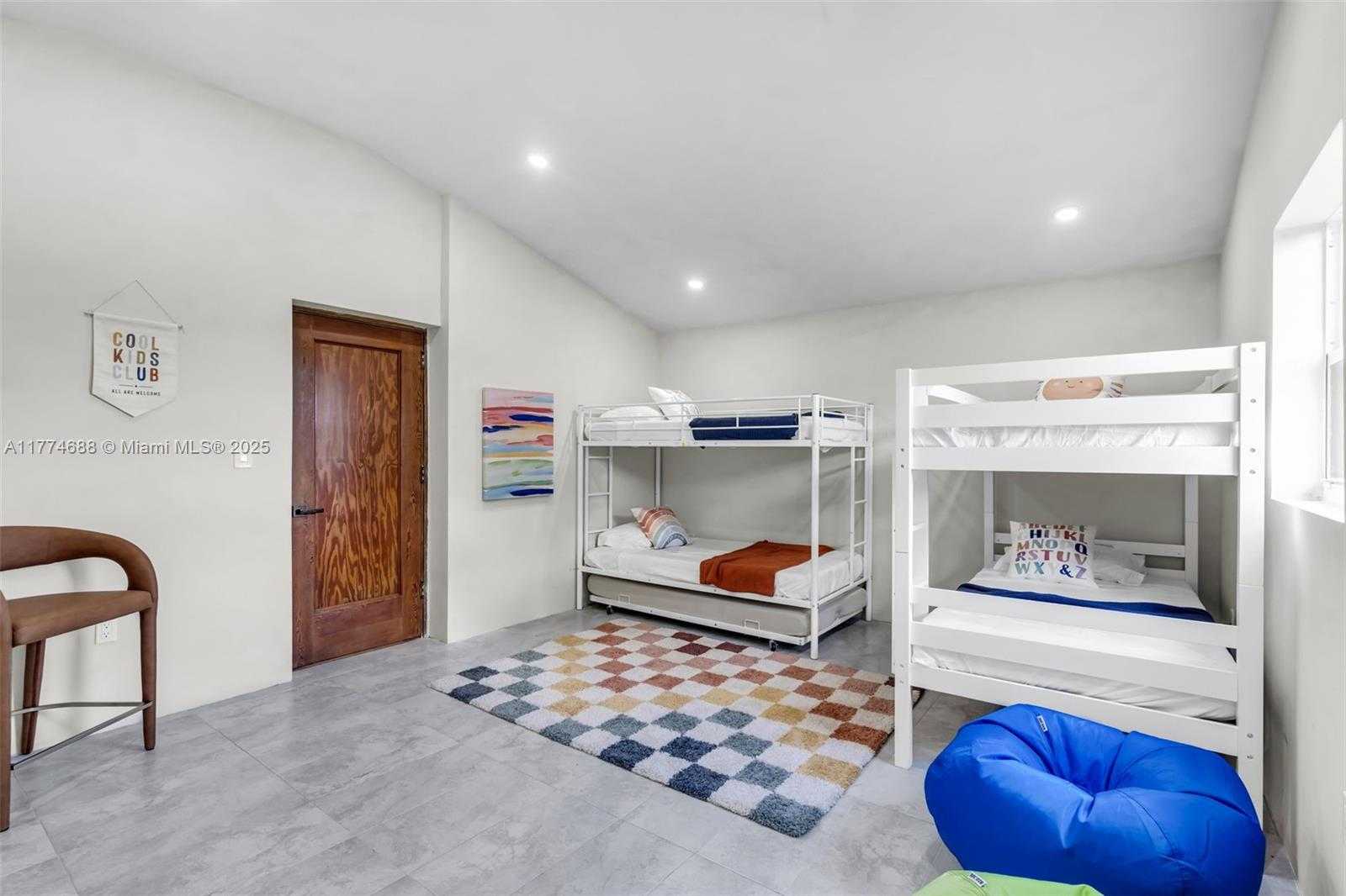 Small Image of 535 NORTH BISCAYNE RIVER DR #1, Miami Number 17