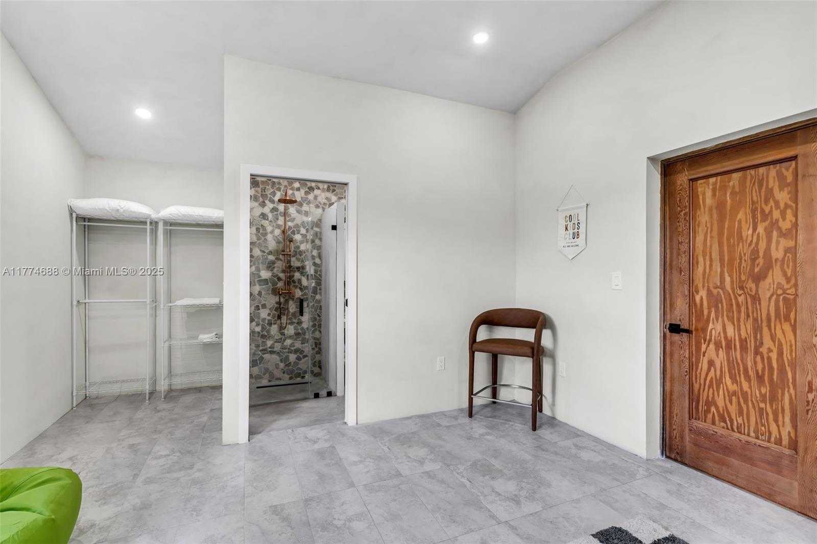 Small Image of 535 NORTH BISCAYNE RIVER DR #1, Miami Number 18