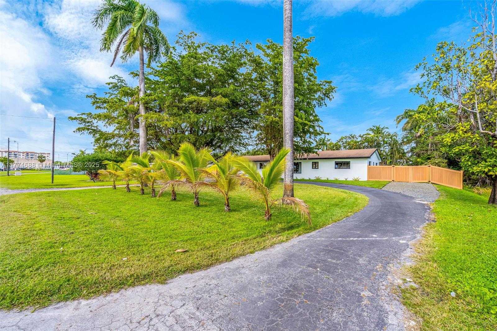 Small Image of 535 NORTH BISCAYNE RIVER DR #1, Miami Number 2