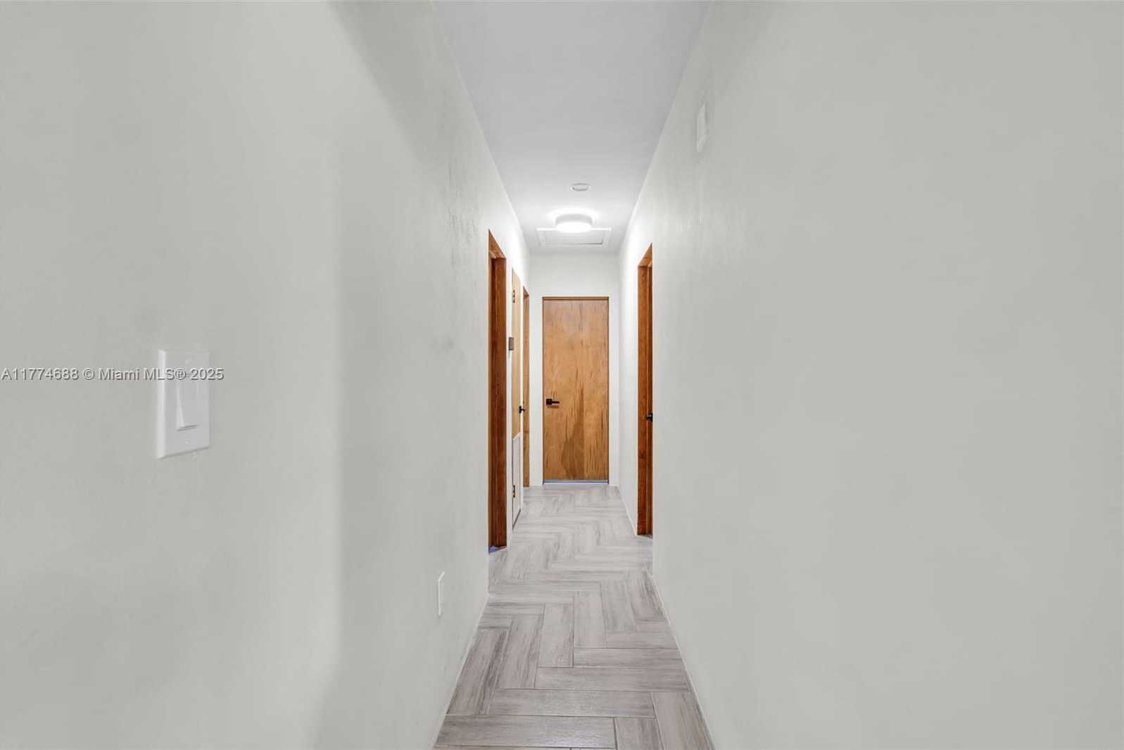 Small Image of 535 NORTH BISCAYNE RIVER DR #1, Miami Number 21