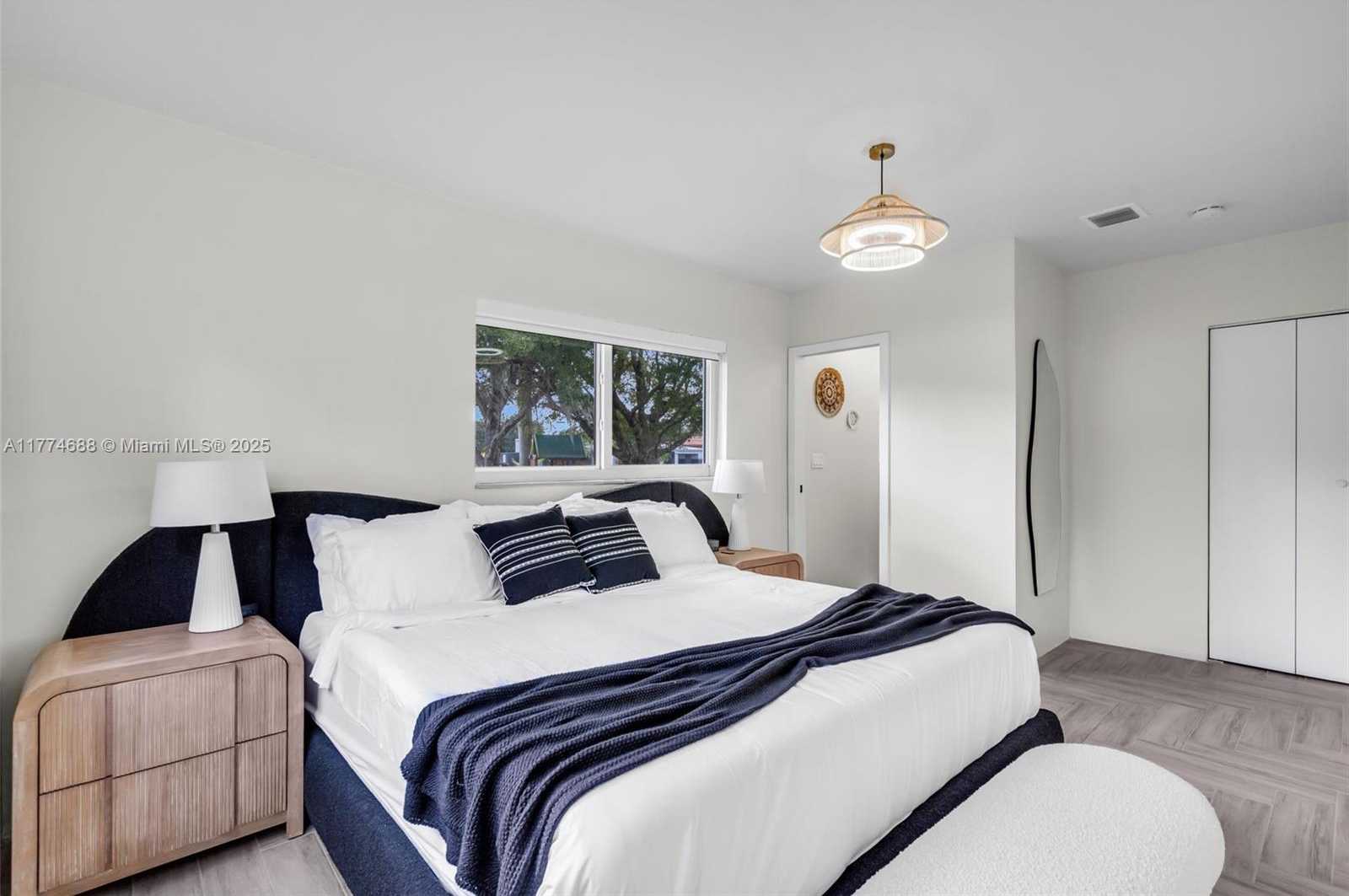 Small Image of 535 NORTH BISCAYNE RIVER DR #1, Miami Number 23