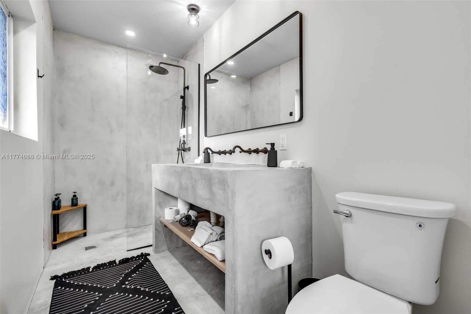 Small Image of 535 NORTH BISCAYNE RIVER DR #1, Miami Number 25
