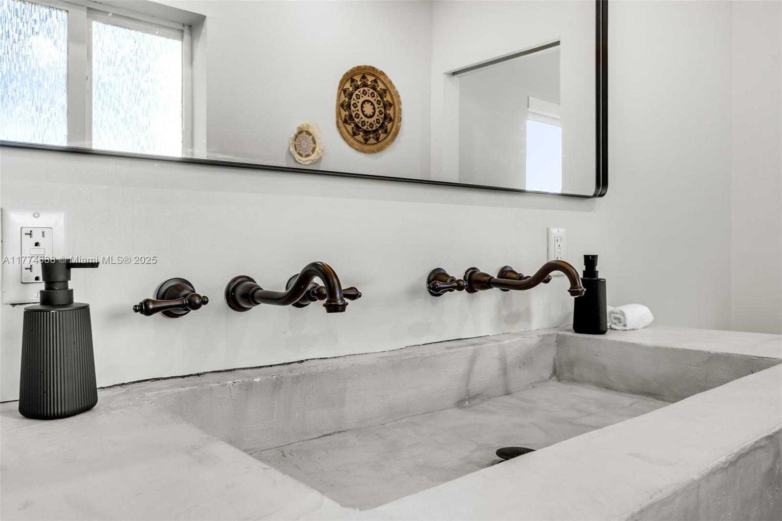 Small Image of 535 NORTH BISCAYNE RIVER DR #1, Miami Number 27