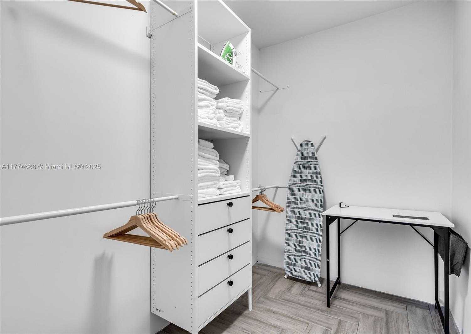 Small Image of 535 NORTH BISCAYNE RIVER DR #1, Miami Number 28