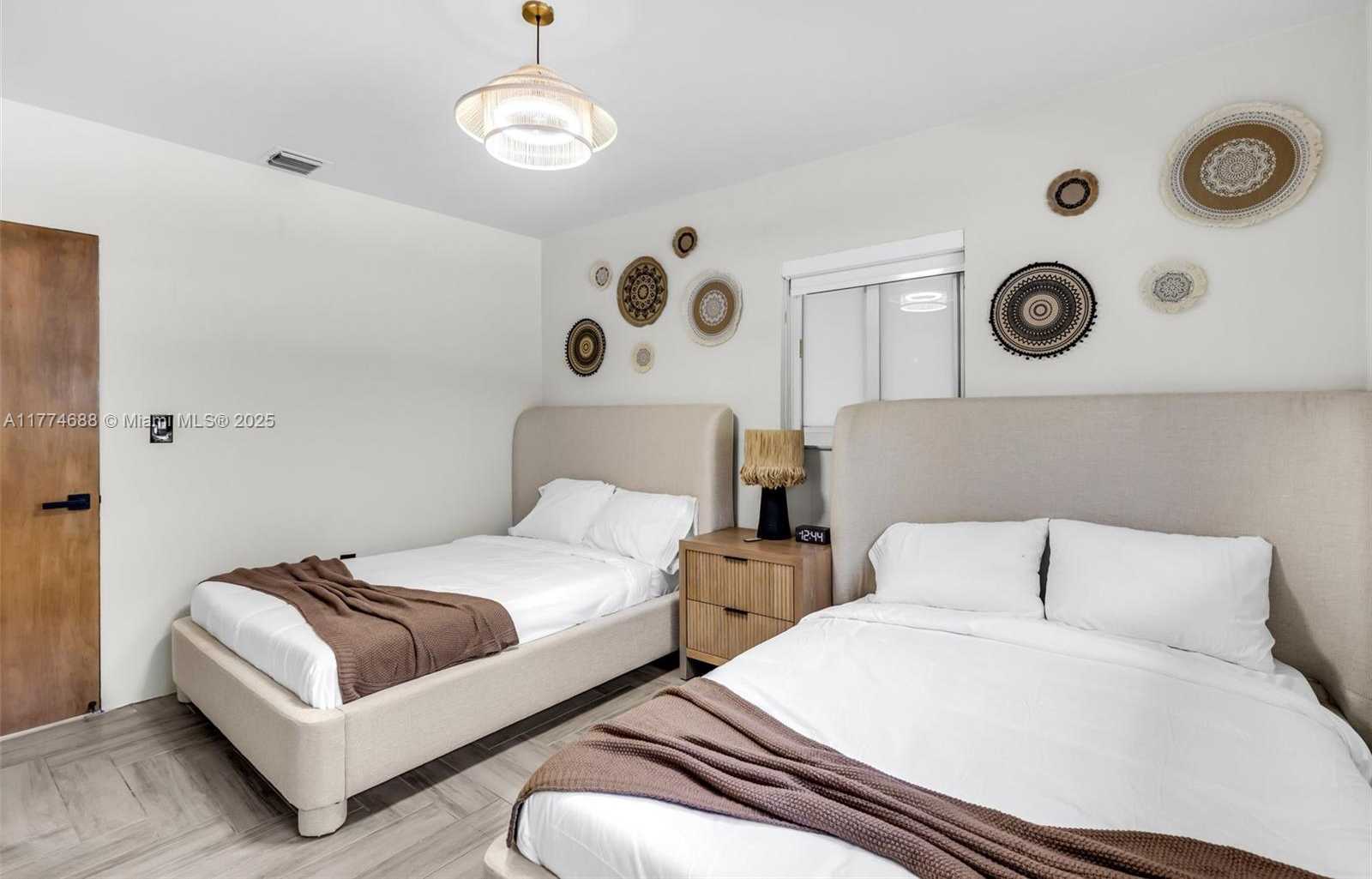 Small Image of 535 NORTH BISCAYNE RIVER DR #1, Miami Number 30