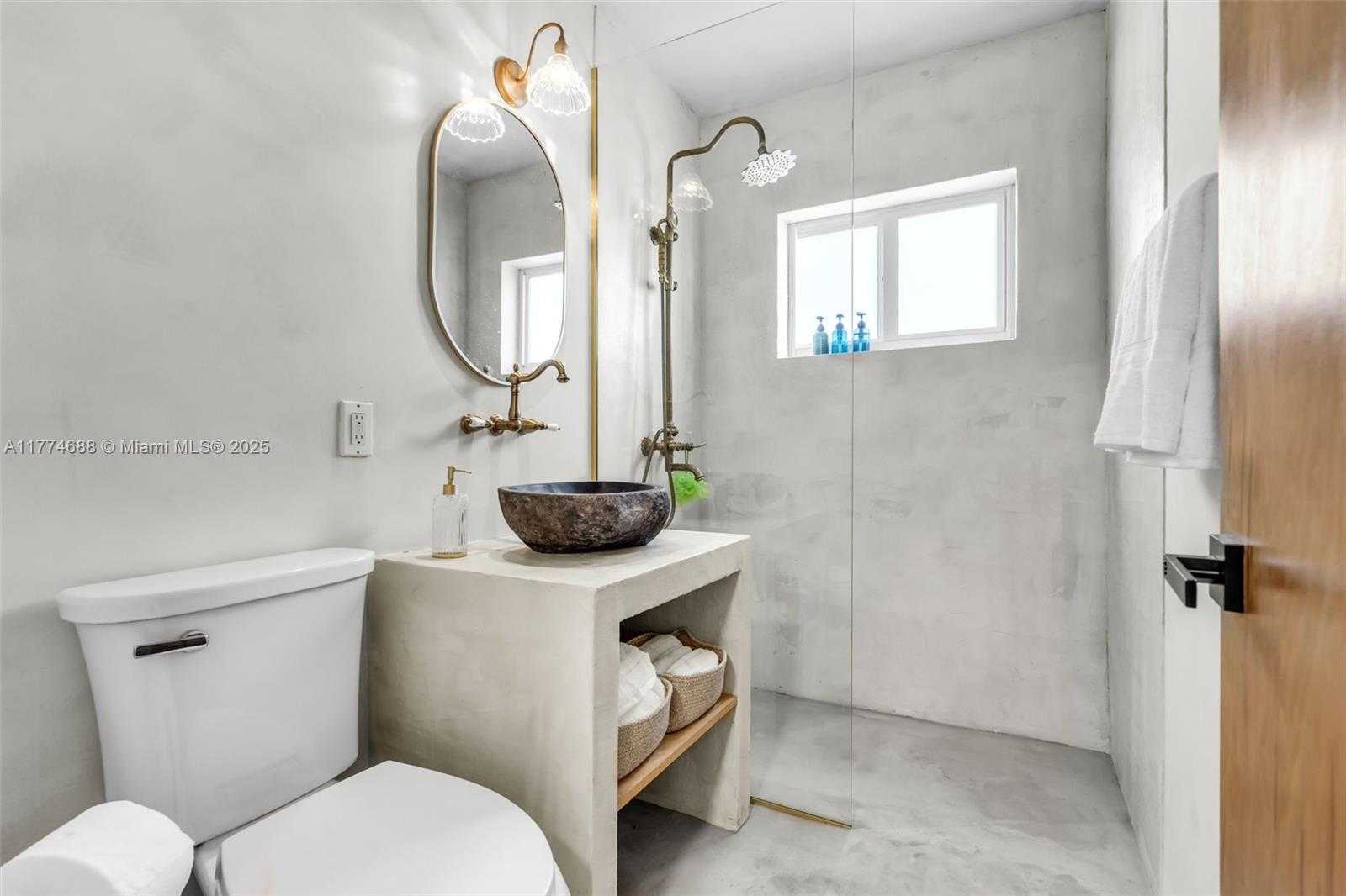 Small Image of 535 NORTH BISCAYNE RIVER DR #1, Miami Number 32