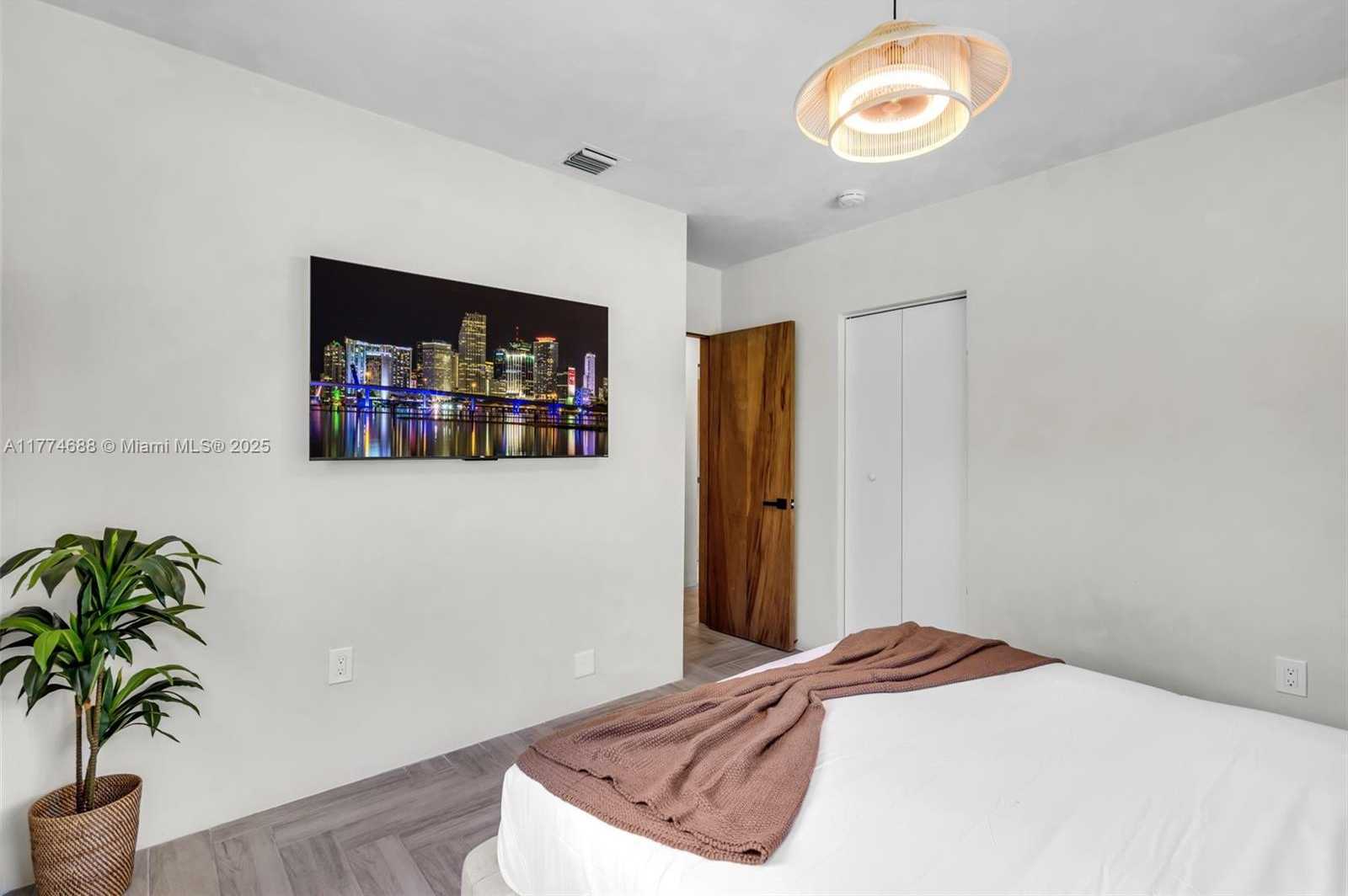 Small Image of 535 NORTH BISCAYNE RIVER DR #1, Miami Number 35