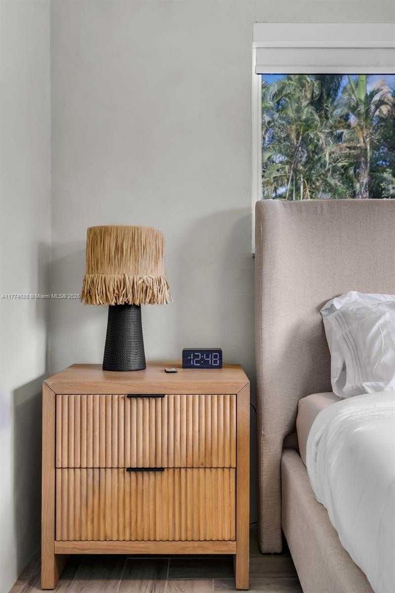 Small Image of 535 NORTH BISCAYNE RIVER DR #1, Miami Number 36