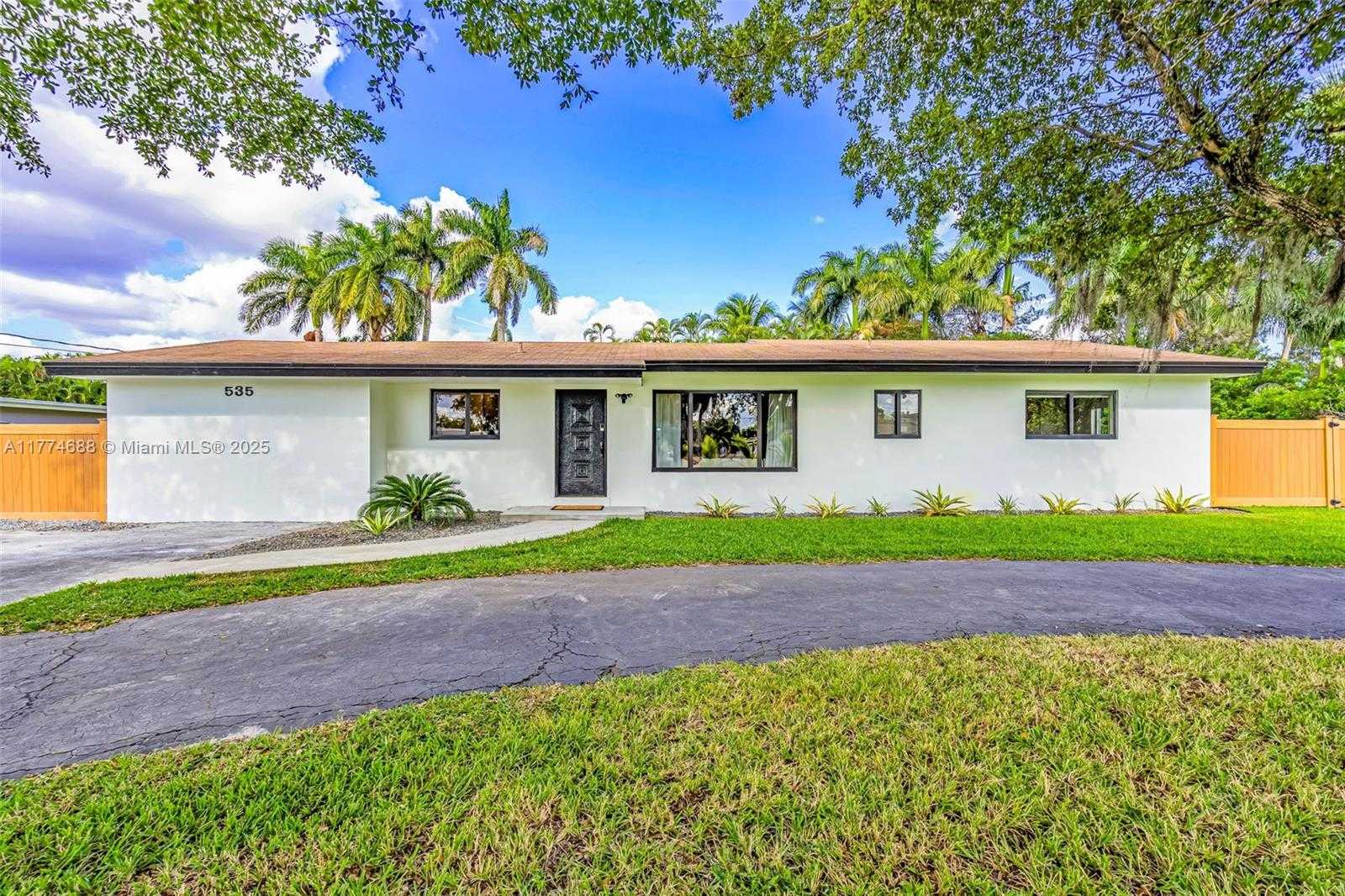 Small Image of 535 NORTH BISCAYNE RIVER DR #1, Miami Number 4