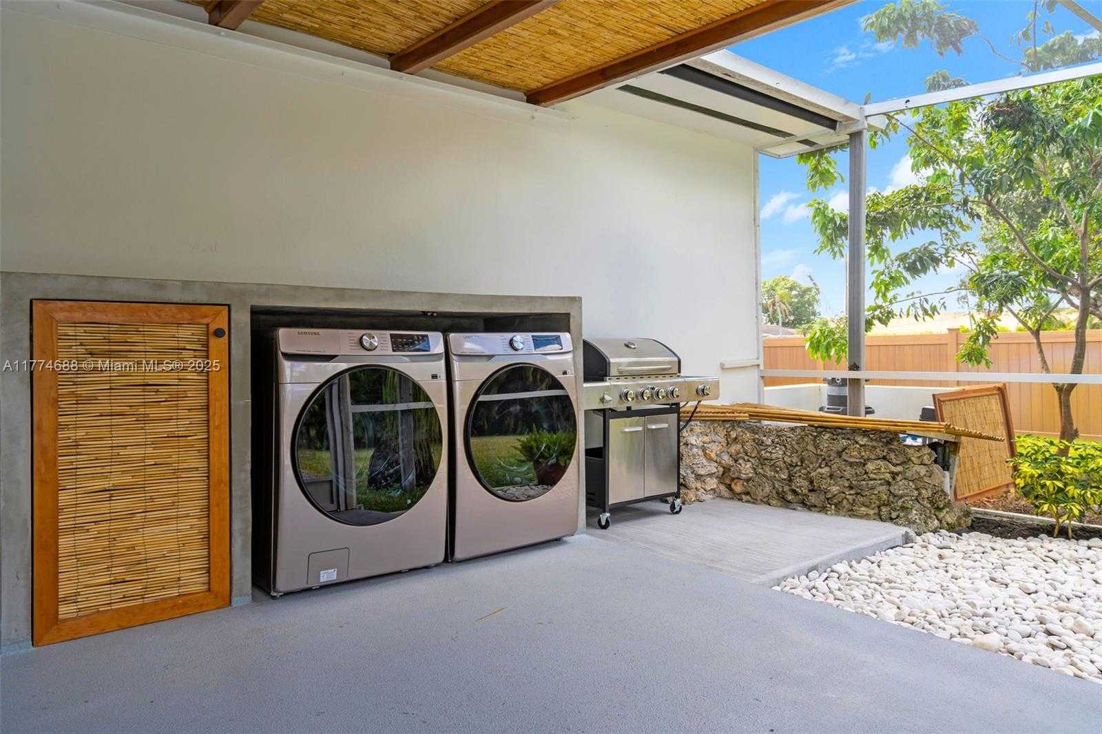 Small Image of 535 NORTH BISCAYNE RIVER DR #1, Miami Number 40
