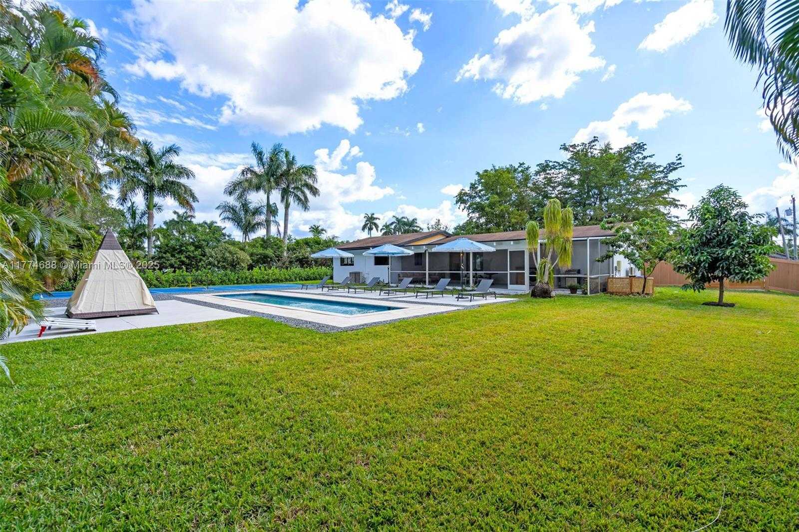 Small Image of 535 NORTH BISCAYNE RIVER DR #1, Miami Number 46