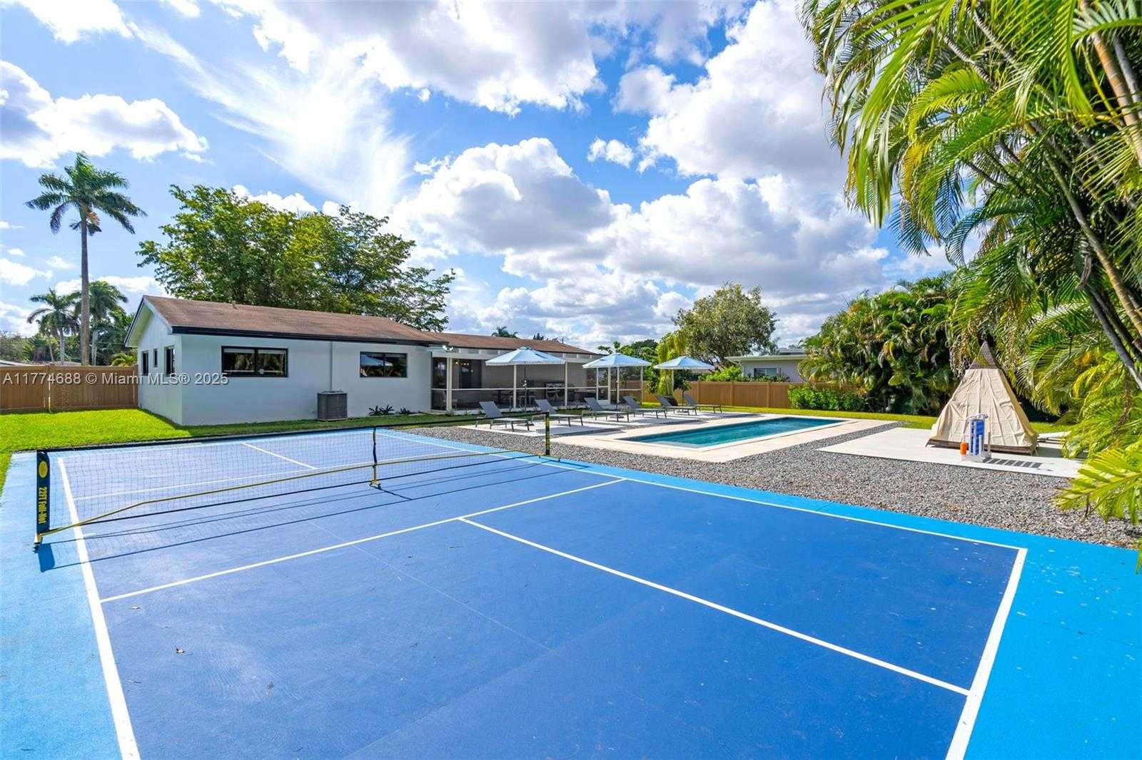 Small Image of 535 NORTH BISCAYNE RIVER DR #1, Miami Number 51