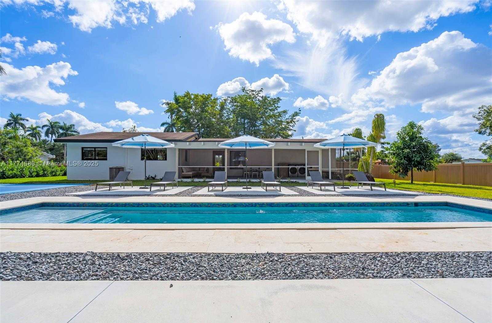 Small Image of 535 NORTH BISCAYNE RIVER DR #1, Miami Number 52
