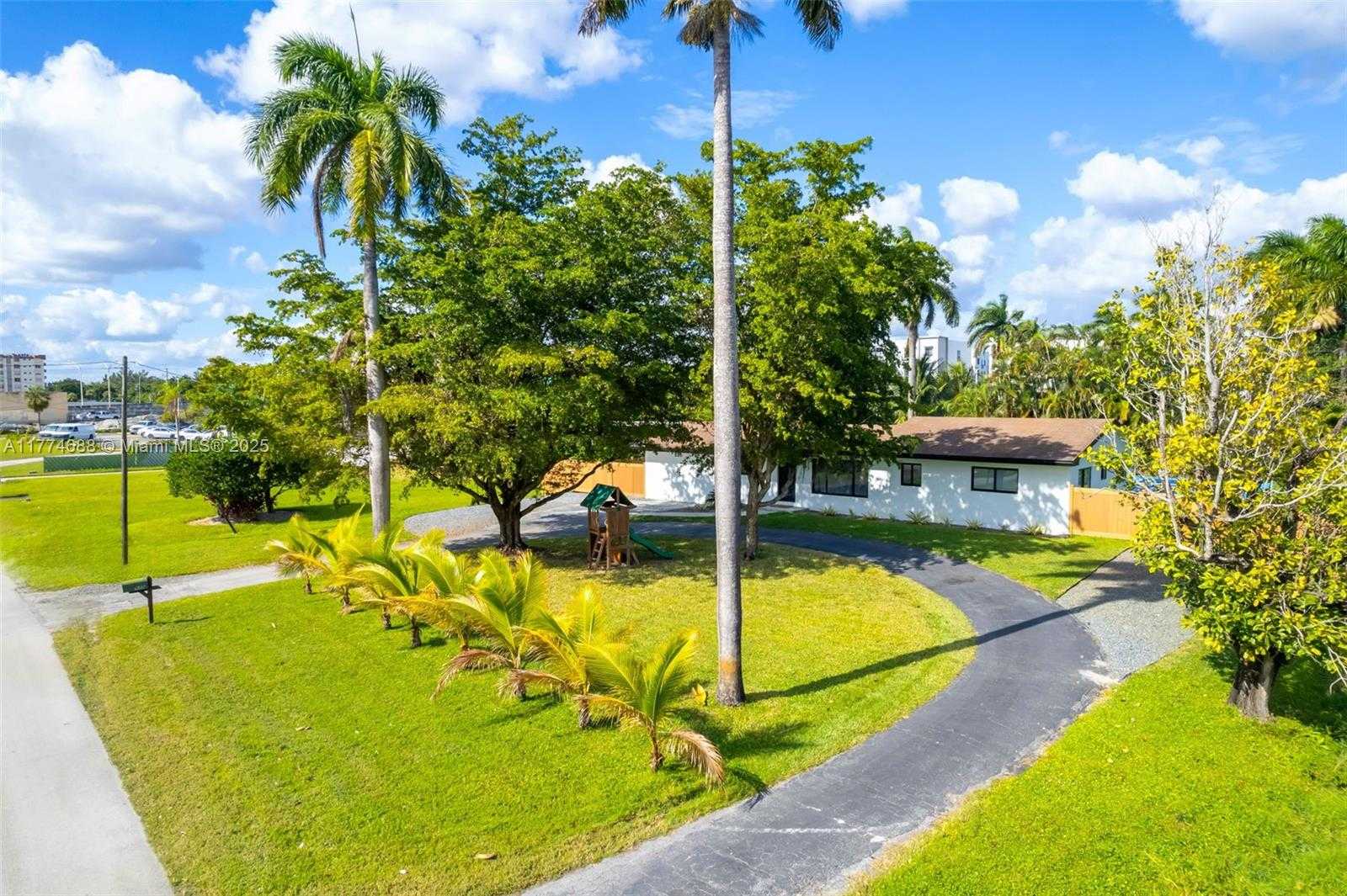 Small Image of 535 NORTH BISCAYNE RIVER DR #1, Miami Number 57