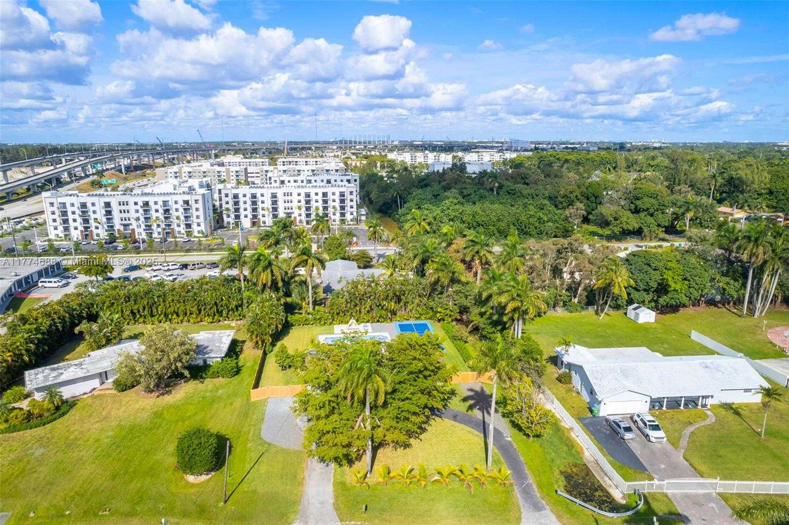 Small Image of 535 NORTH BISCAYNE RIVER DR #1, Miami Number 59