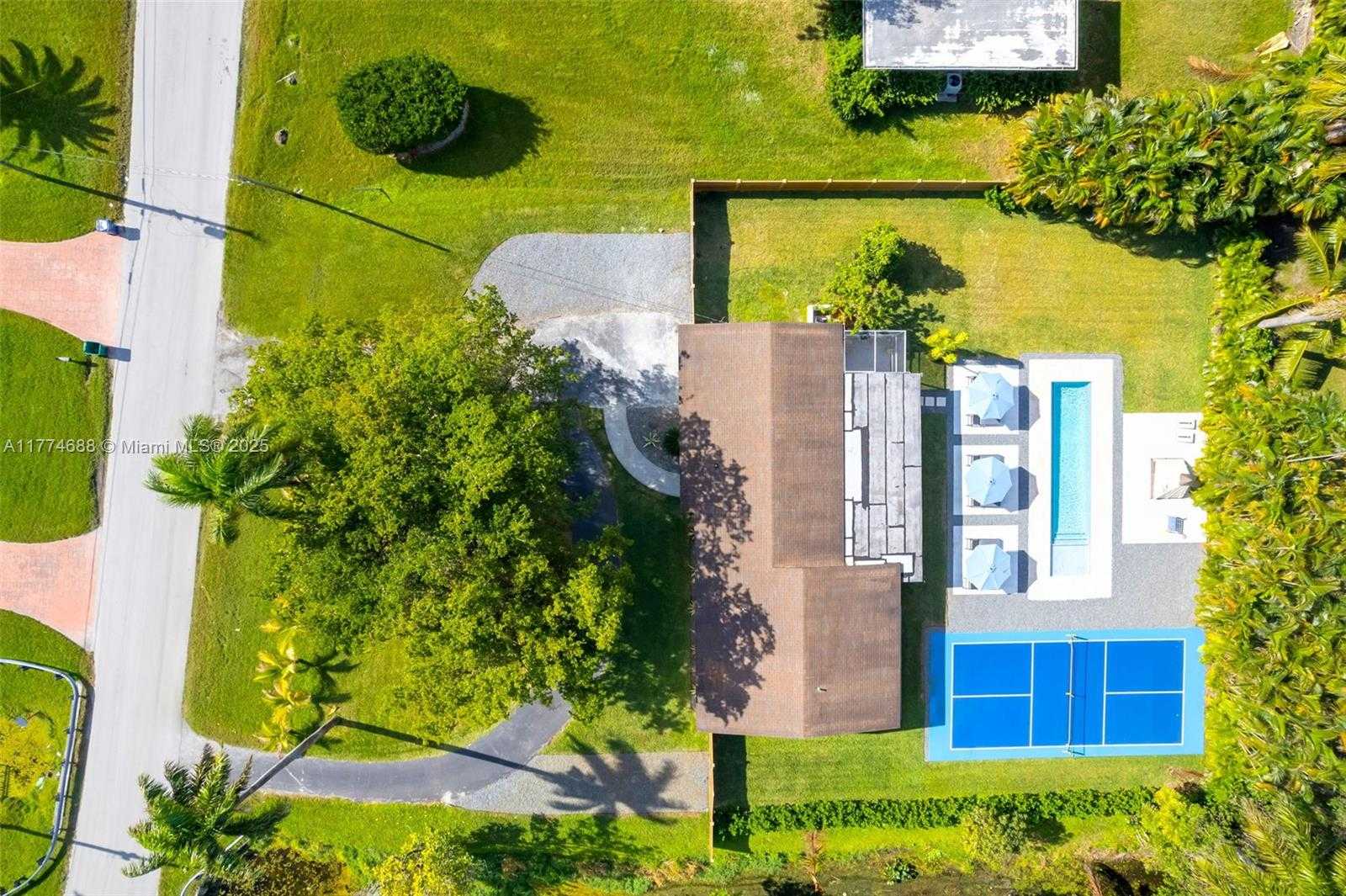 Small Image of 535 NORTH BISCAYNE RIVER DR #1, Miami Number 68