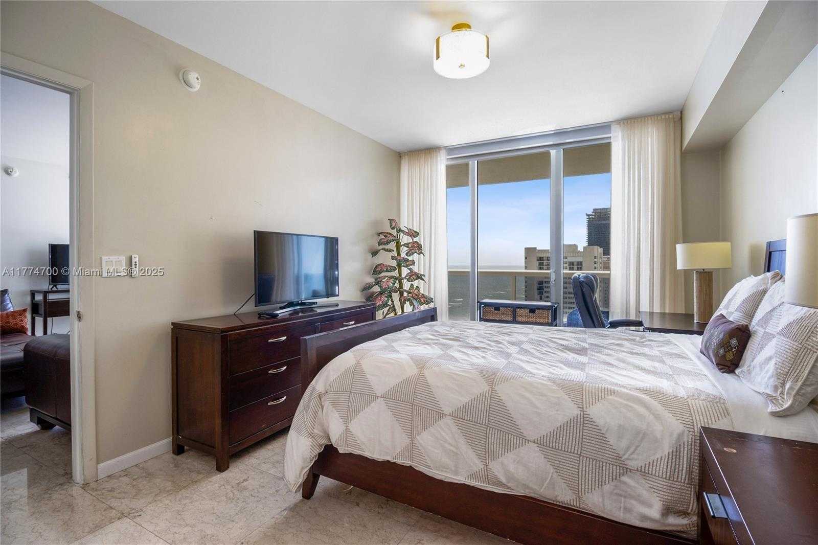 Small Image of 1830 SOUTH OCEAN DR #2104, Hallandale Beach Number 25